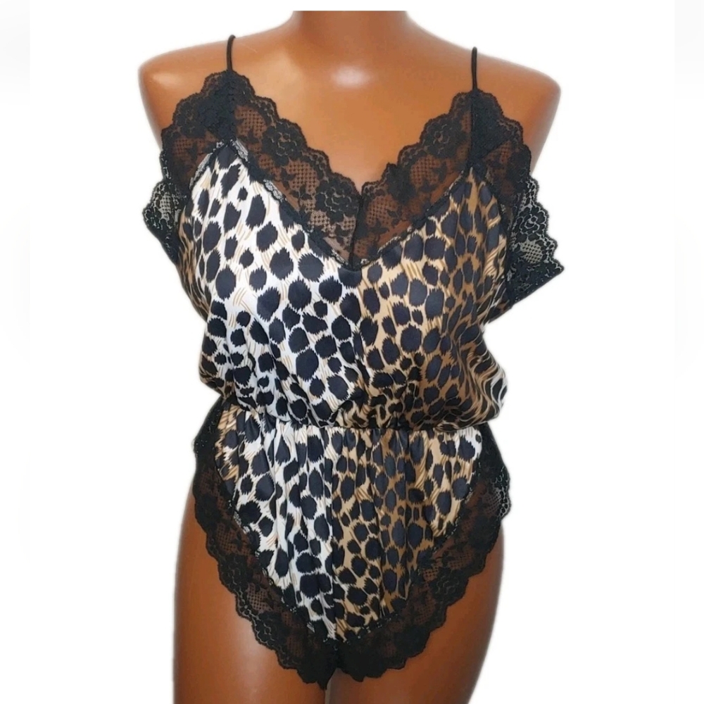 Vintage 80s USA Lady Camea Dalla Bodysuit Woman Large Floral Lacey Trim Leopard